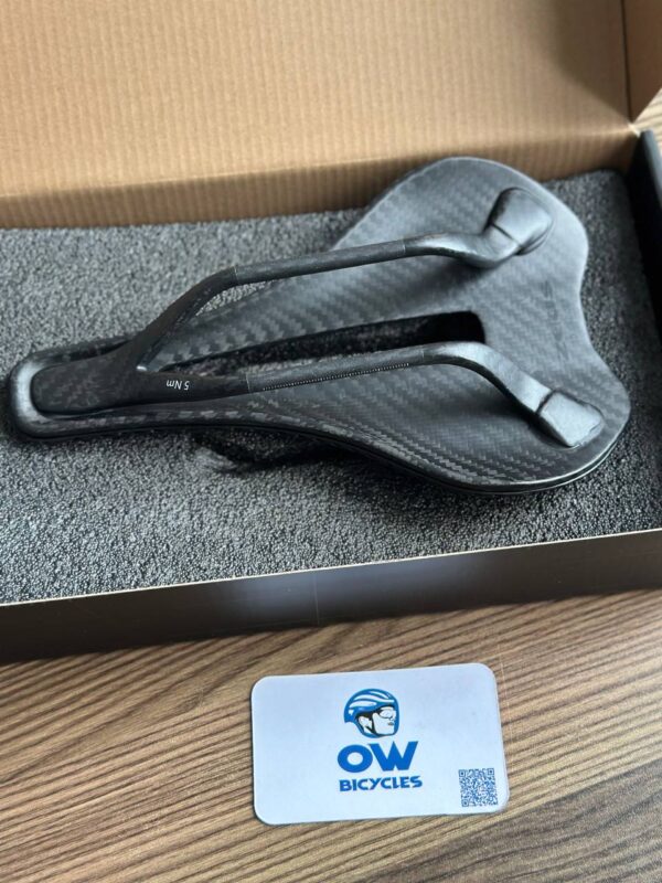Zeus Carbon Saddle