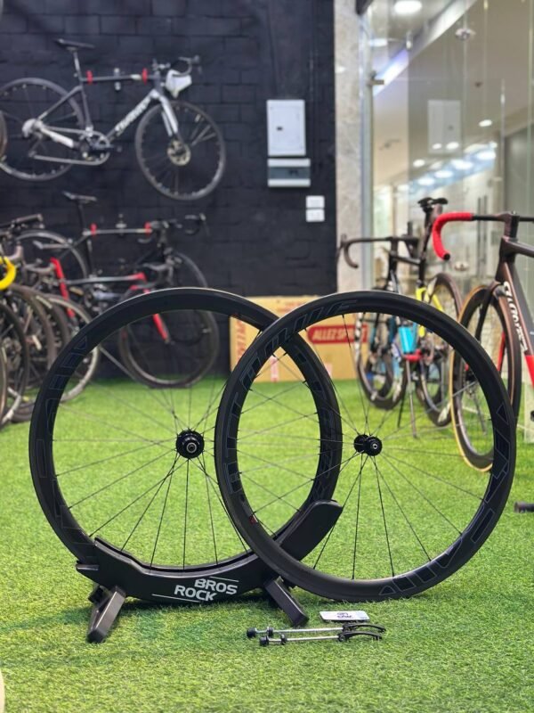 attaque_carbon_wheelset_45mm_1 Attaque Carbon Wheelset 45mm